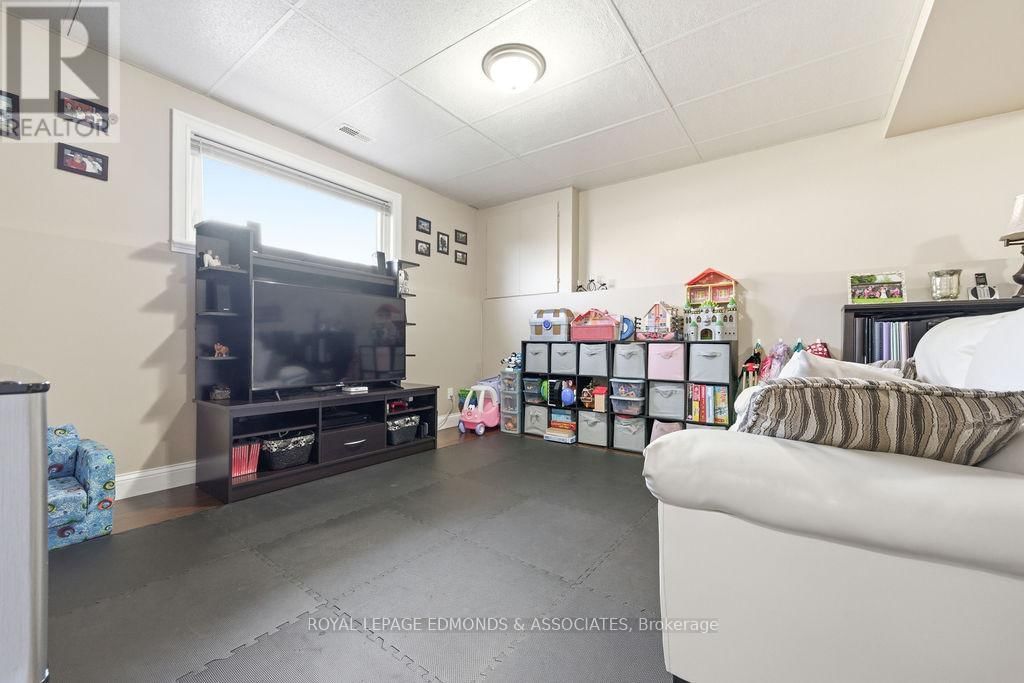 317 JULIEN STREET Image 42