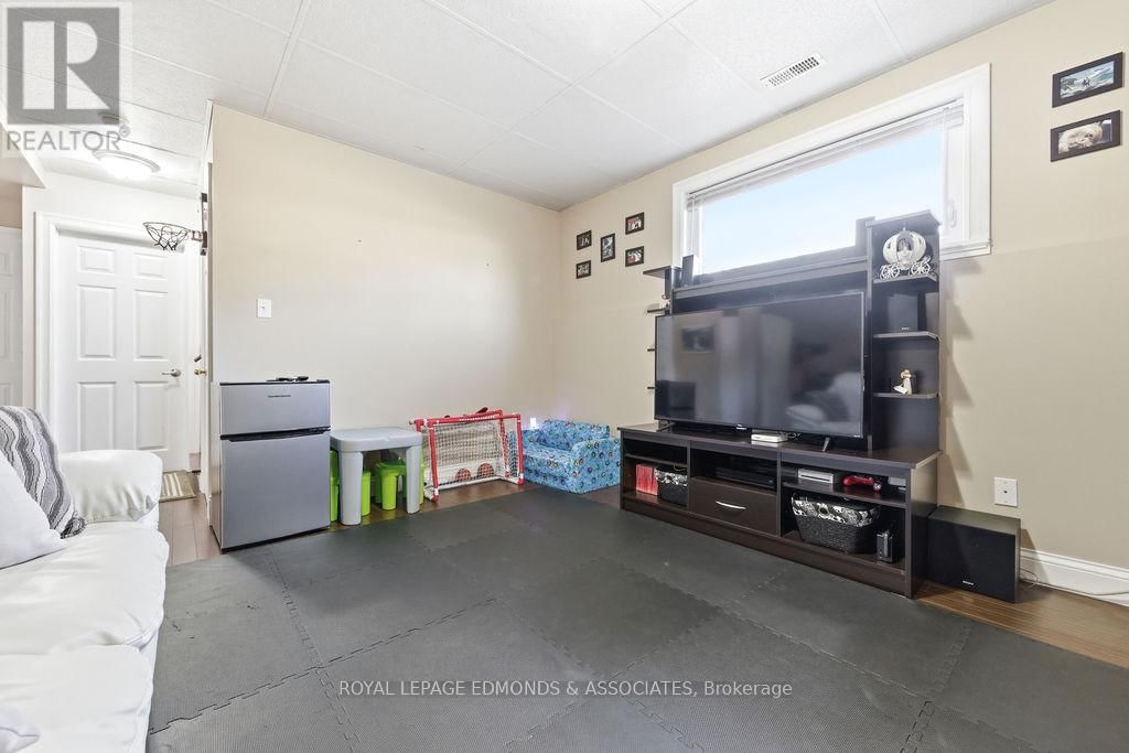 317 JULIEN STREET Image 44