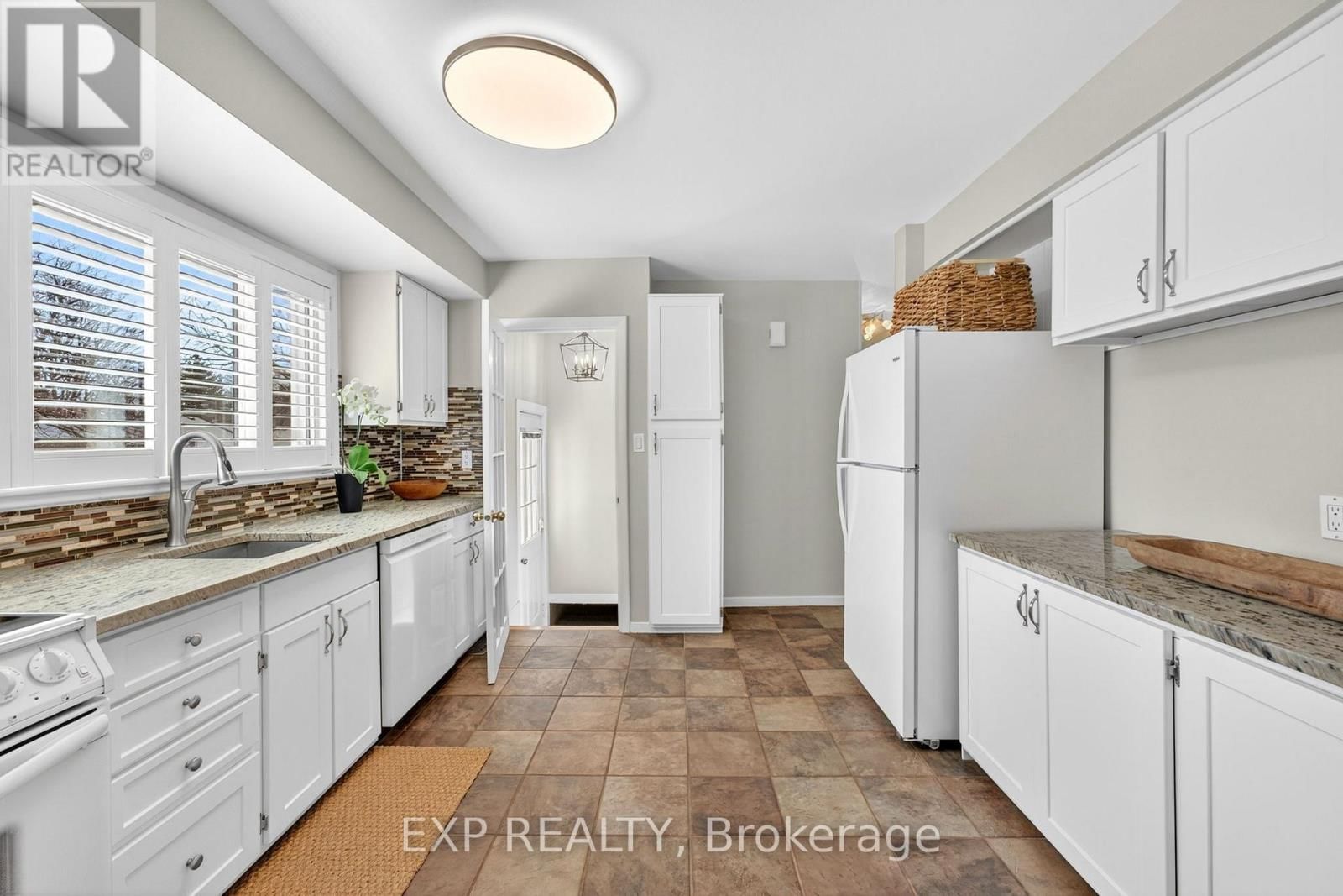 390 MCEWEN DRIVE Image 10