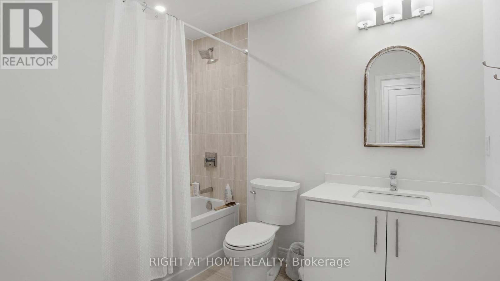 14 PARADISE GROVE Image 17