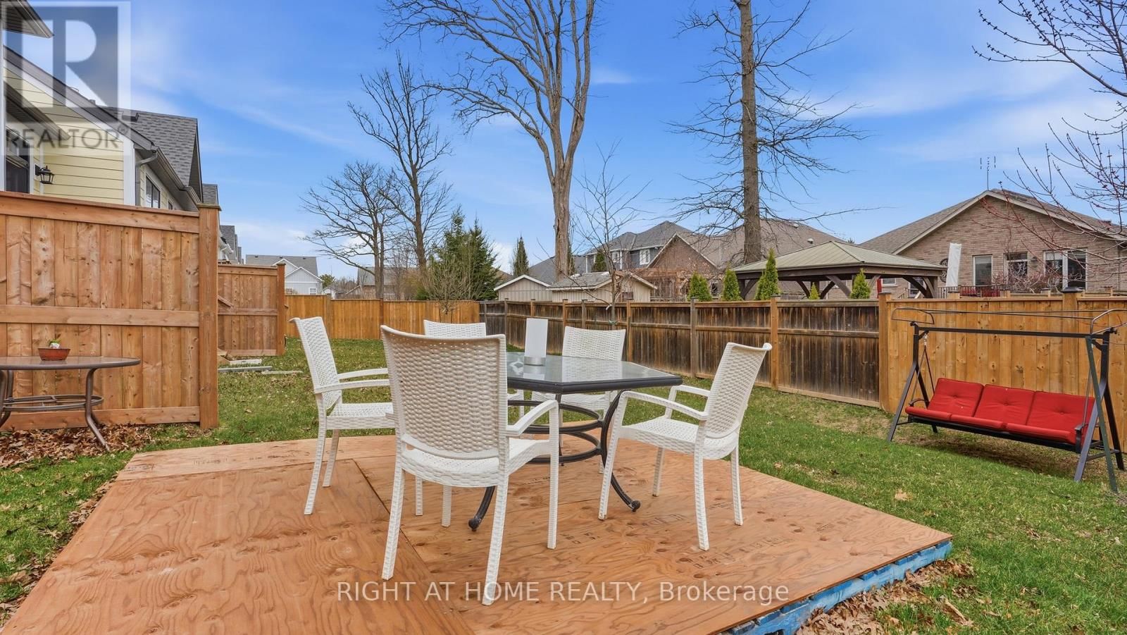 14 PARADISE GROVE Image 19