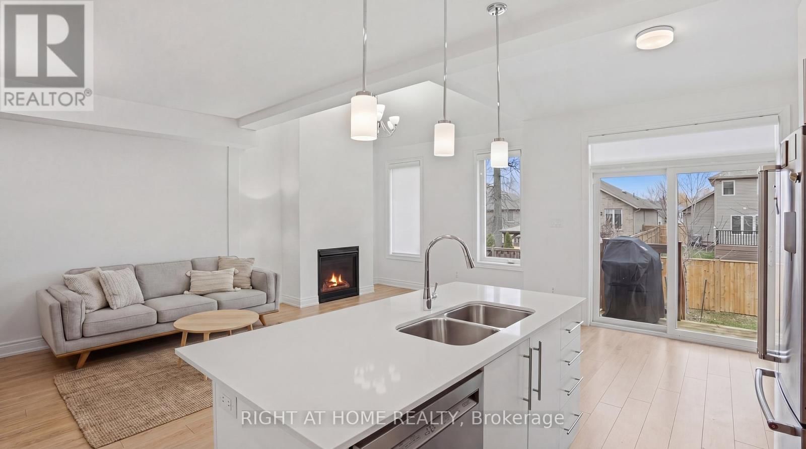 14 PARADISE GROVE Image 6