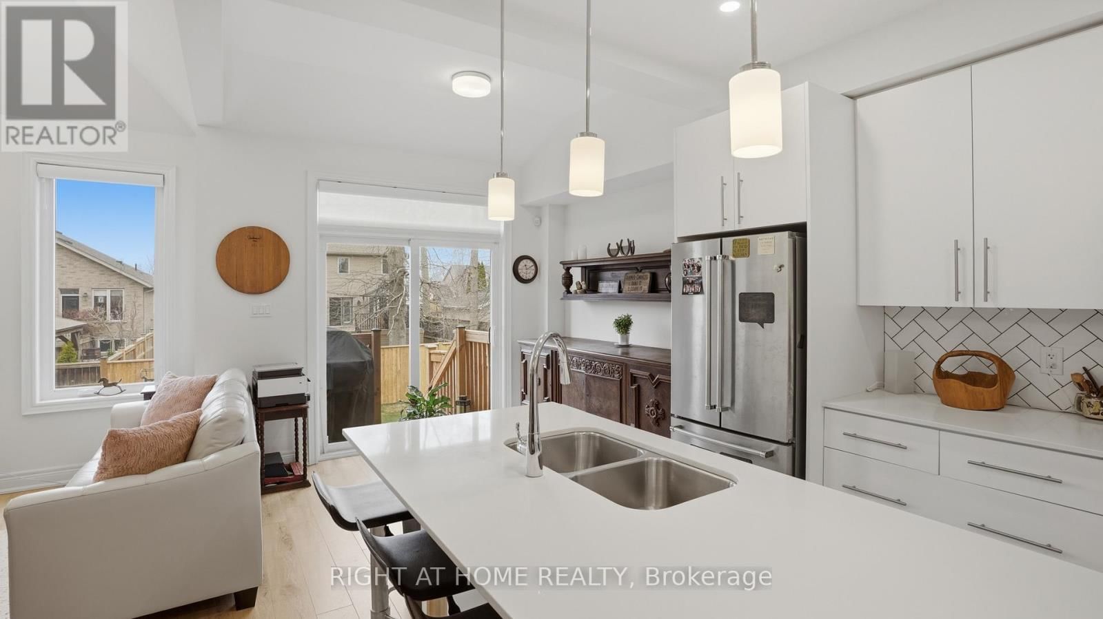 14 PARADISE GROVE Image 7