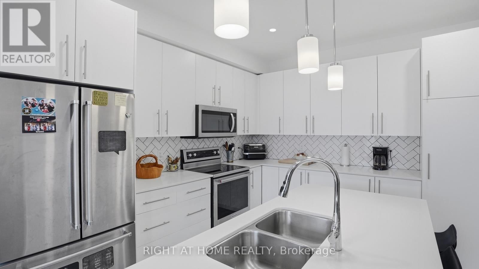 14 PARADISE GROVE Image 9