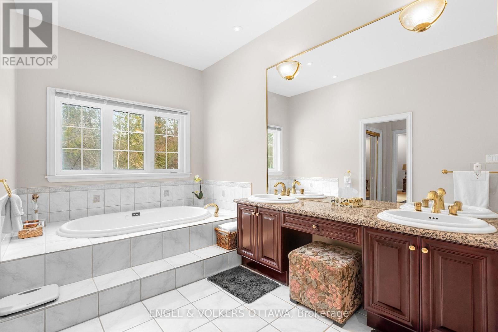 5 COUNTRYSIDE GREEN Image 24