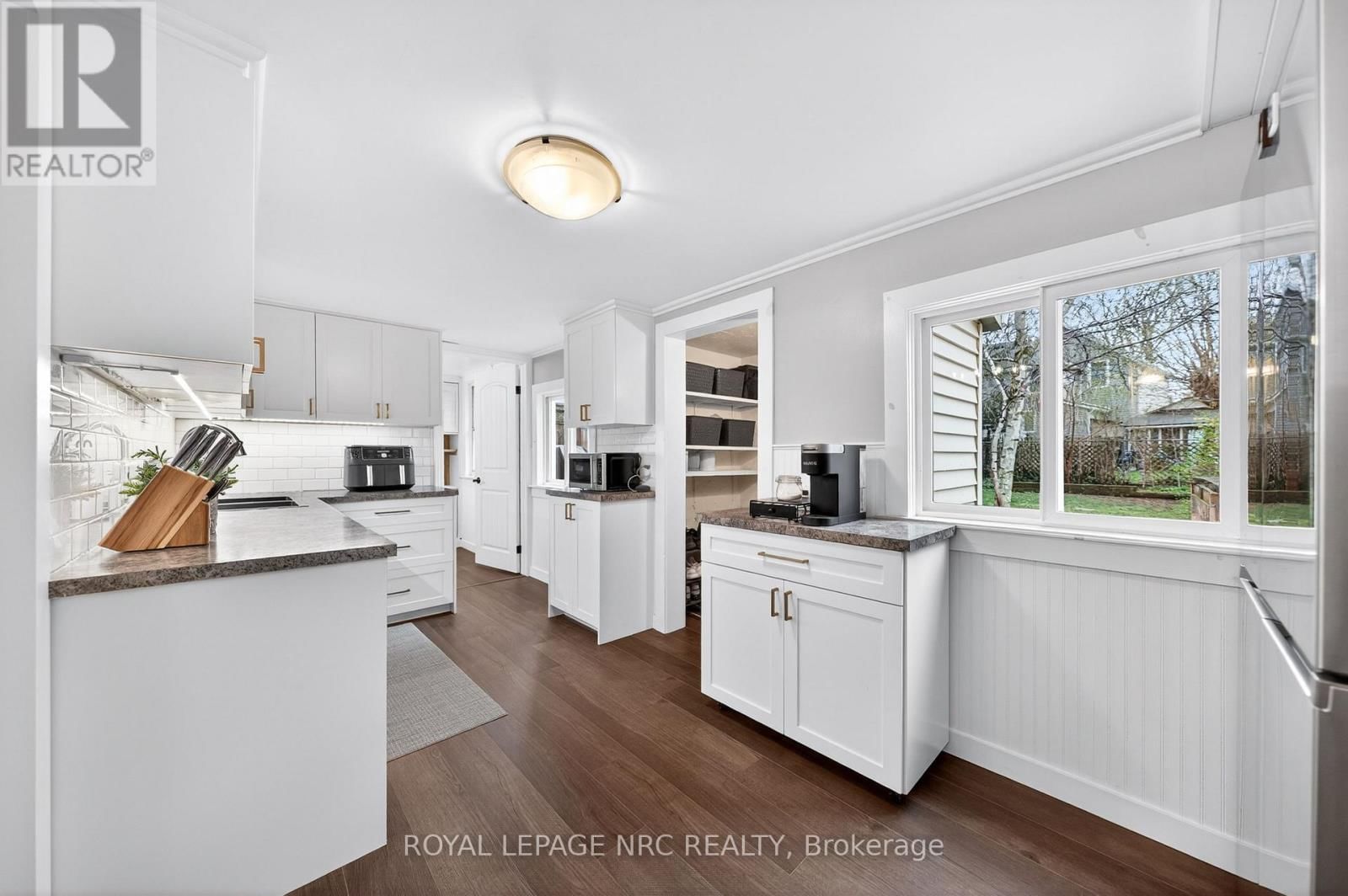 62 LOUISA STREET Image 12