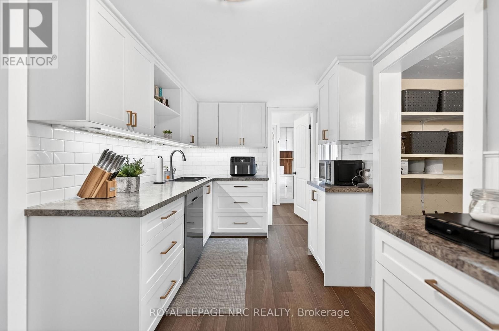 62 LOUISA STREET Image 14