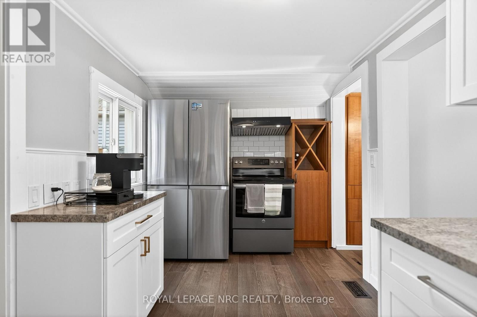 62 LOUISA STREET Image 15