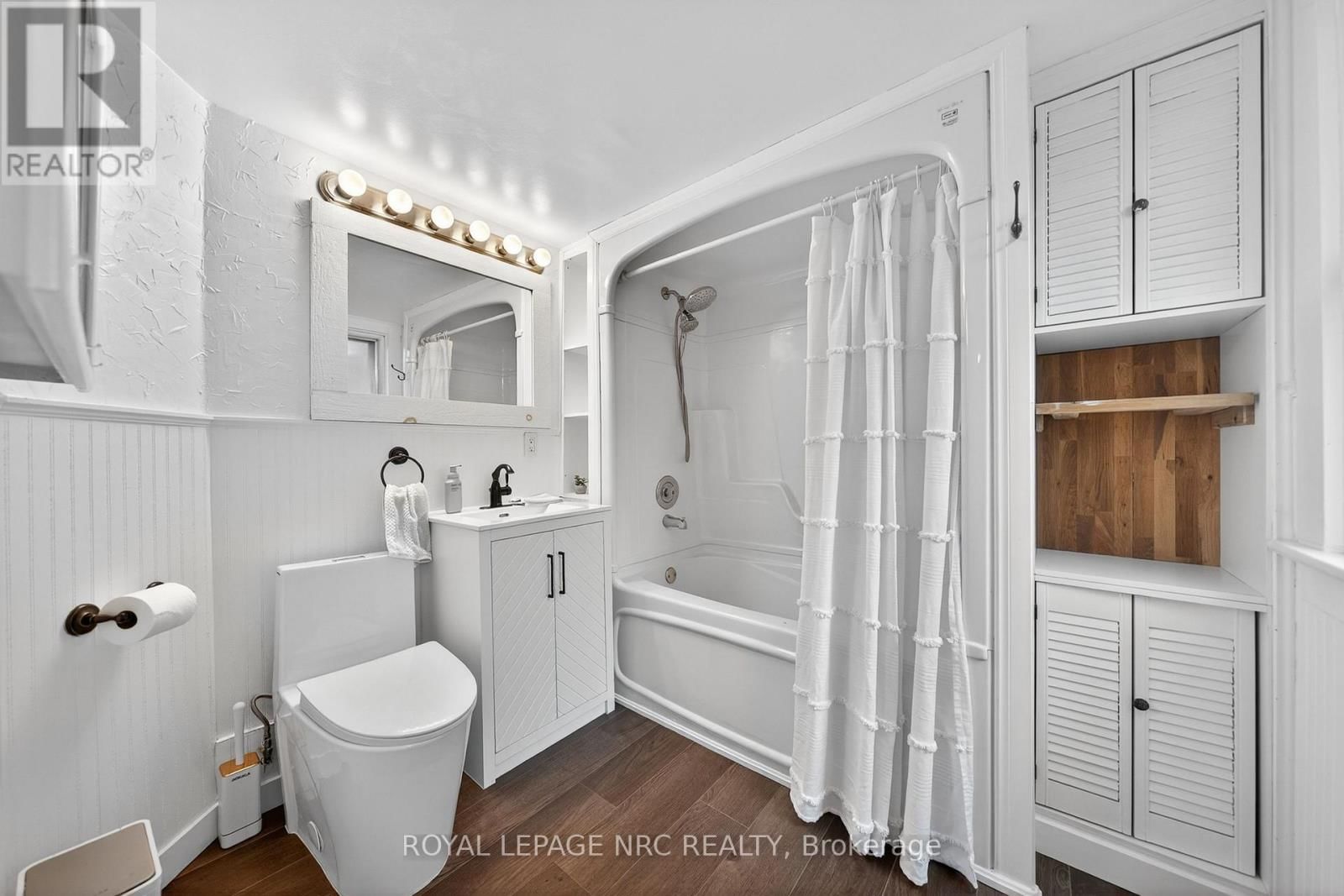 62 LOUISA STREET Image 16