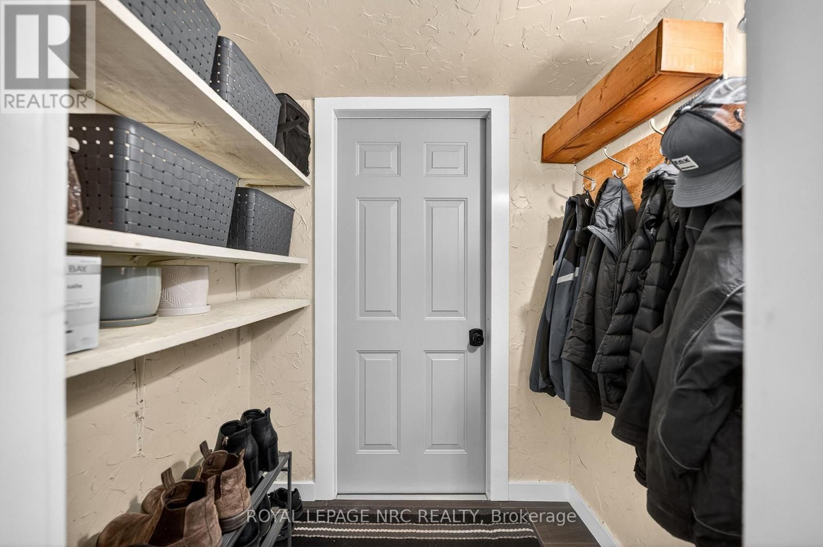 62 LOUISA STREET Image 17