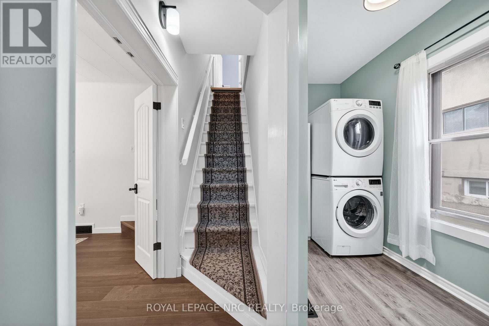 62 LOUISA STREET Image 19