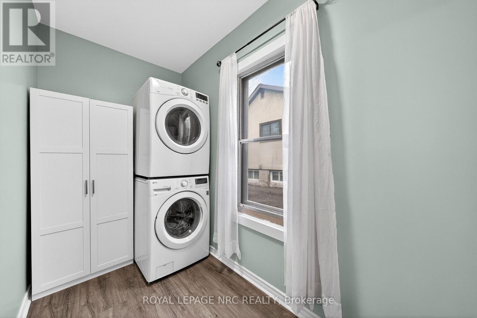 62 LOUISA STREET Image 20