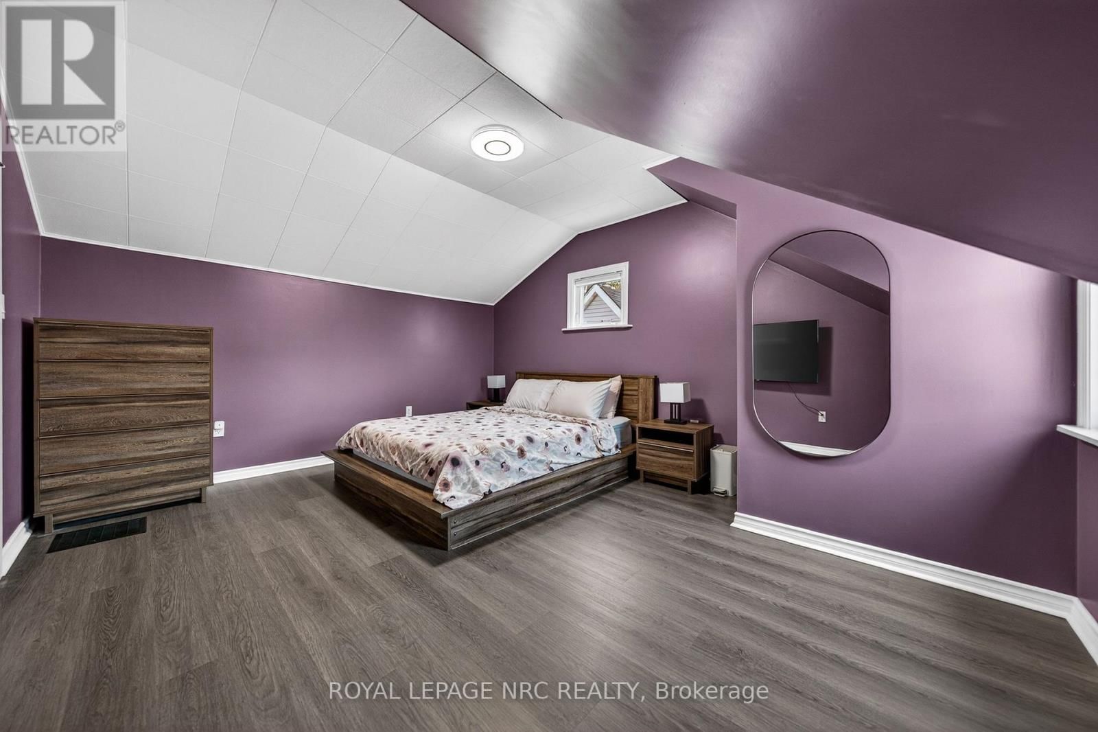 62 LOUISA STREET Image 21