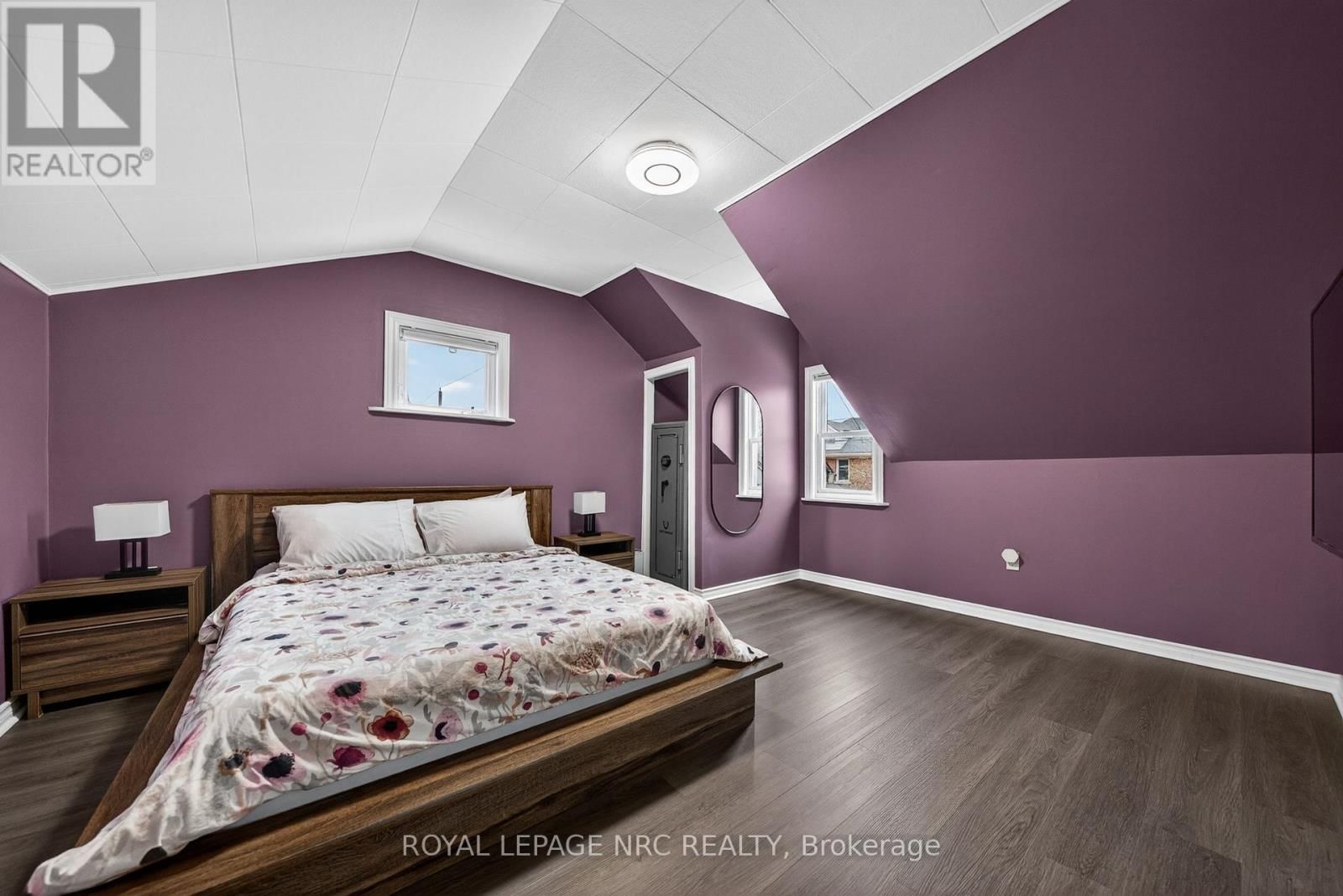 62 LOUISA STREET Image 23