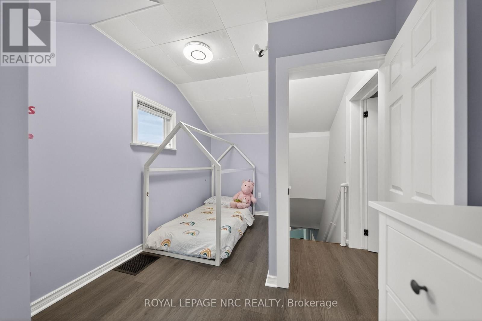 62 LOUISA STREET Image 24