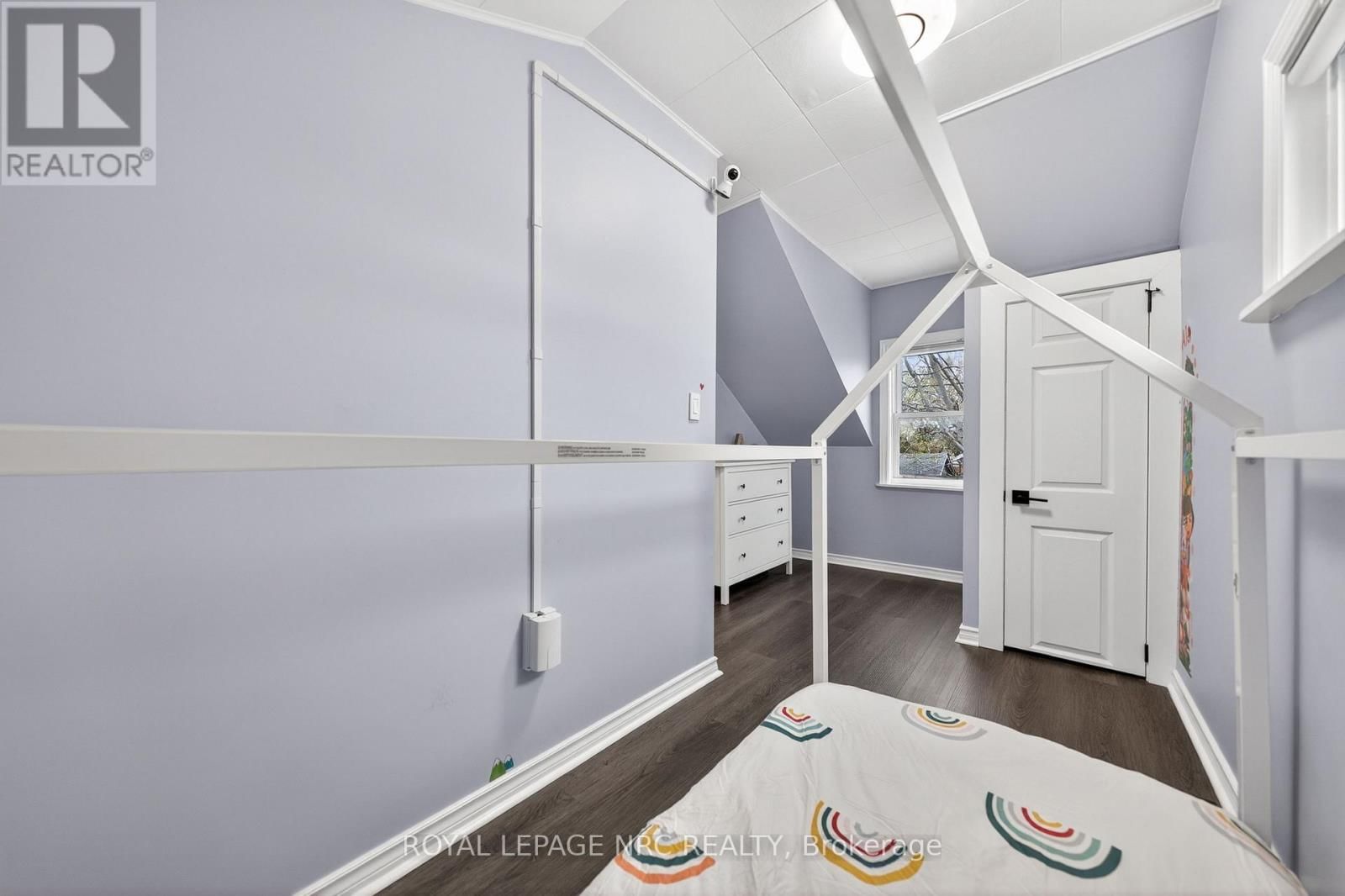 62 LOUISA STREET Image 25