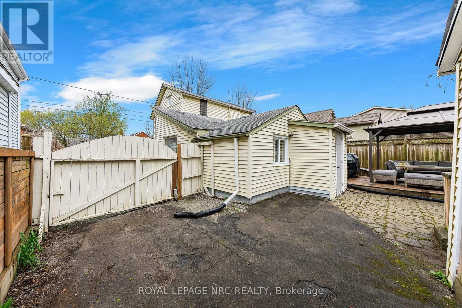 62 LOUISA STREET Image 27