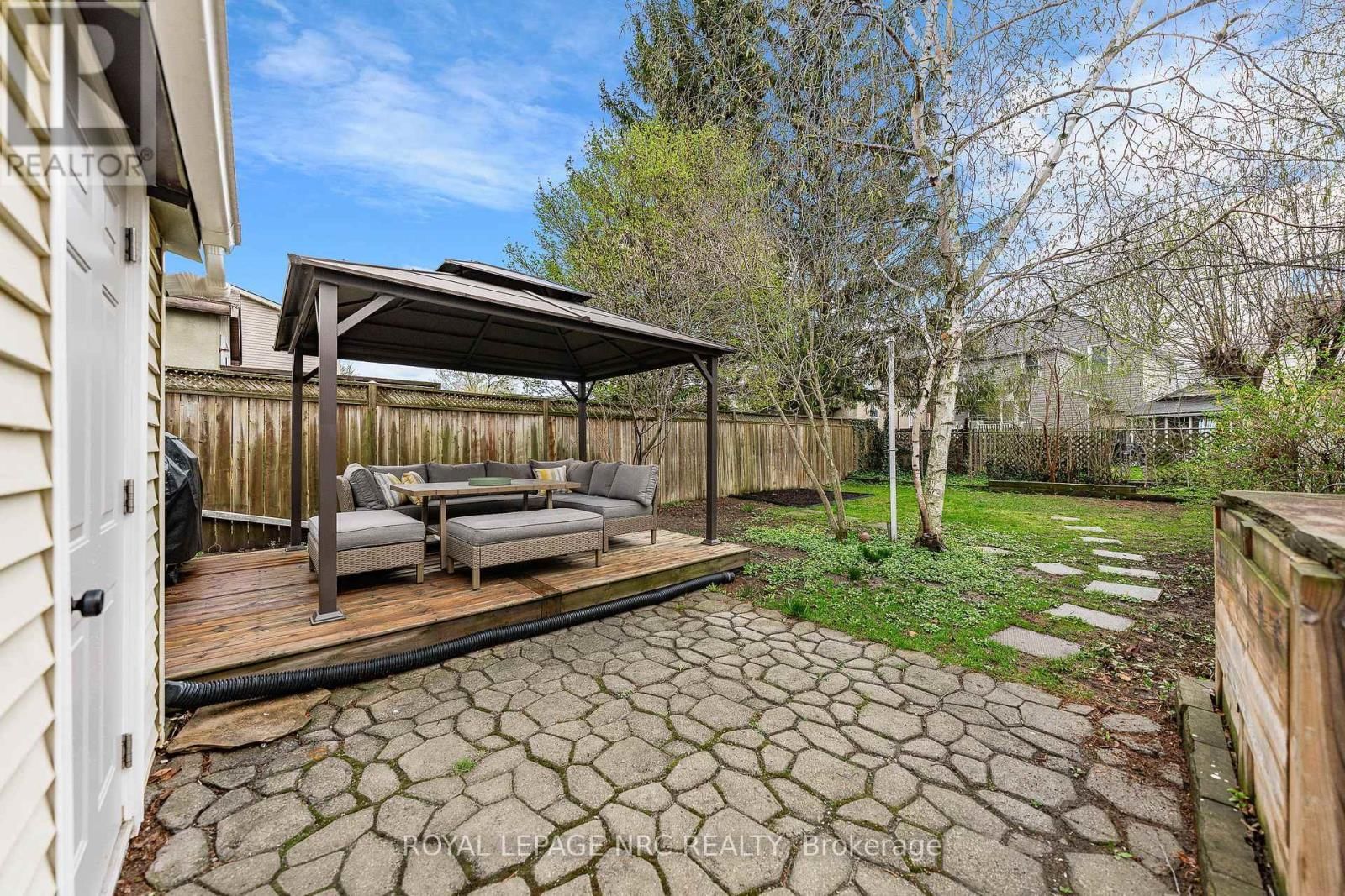 62 LOUISA STREET Image 28