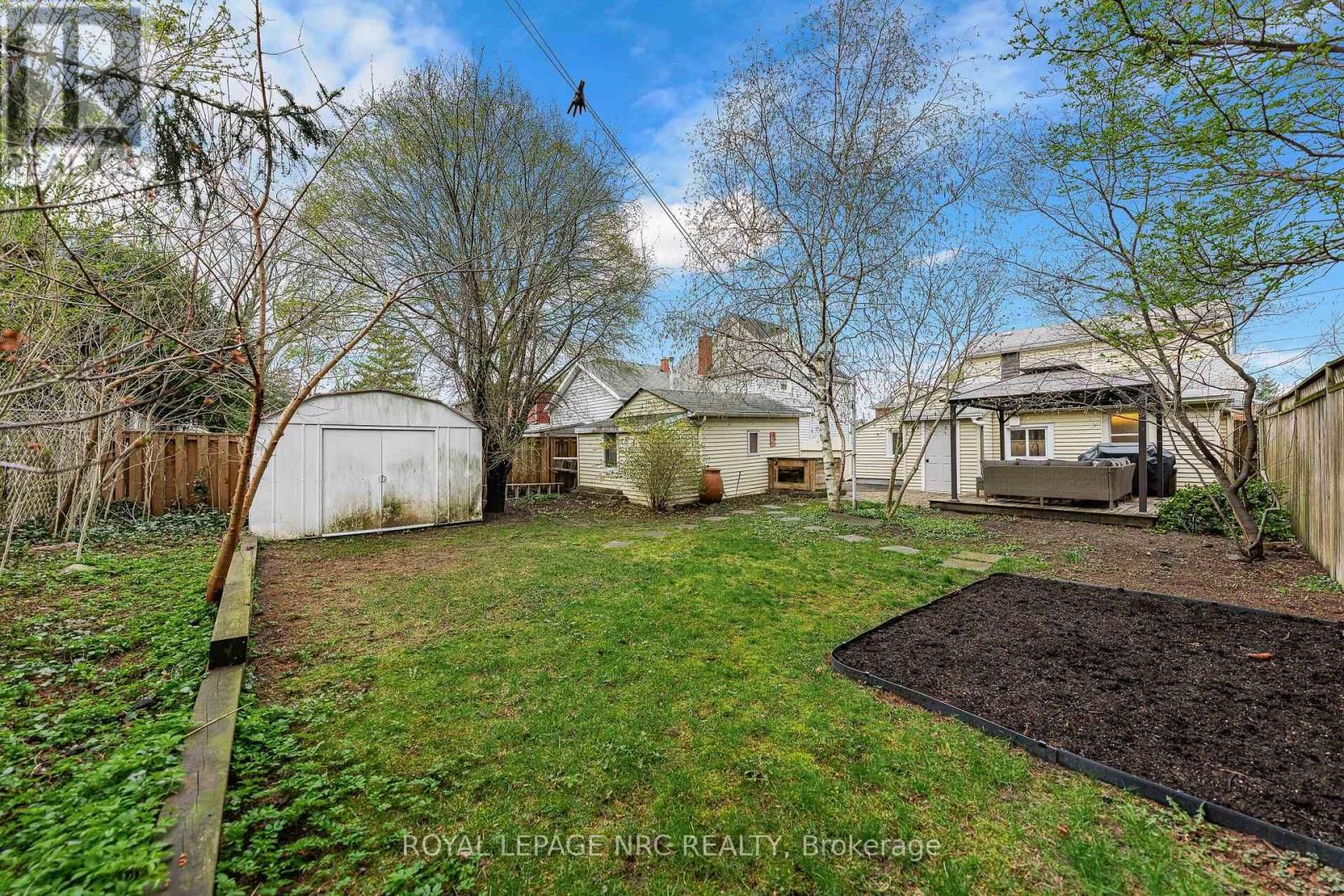 62 LOUISA STREET Image 30