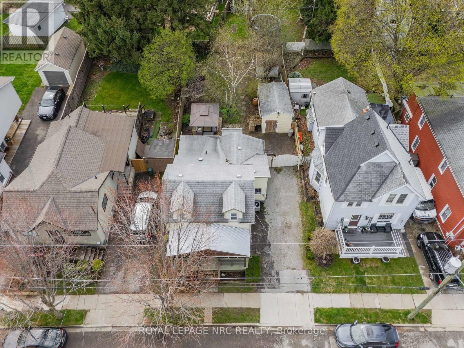 62 LOUISA STREET Image 32