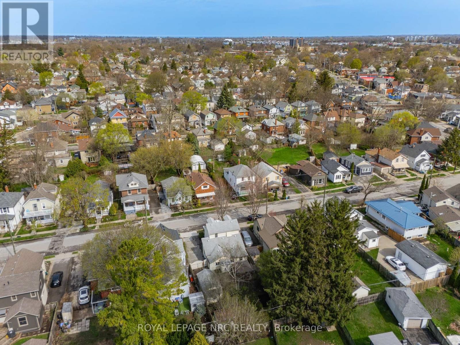 62 LOUISA STREET Image 34