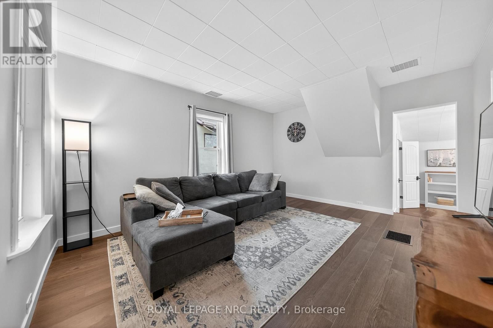 62 LOUISA STREET Image 5