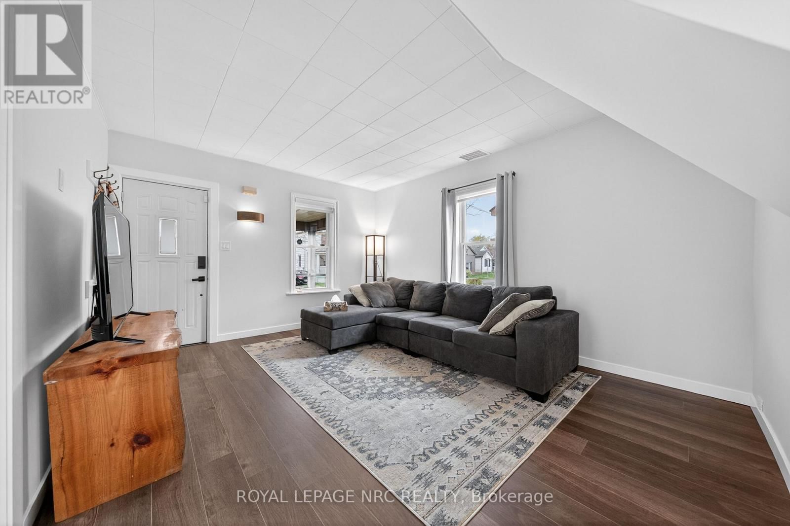 62 LOUISA STREET Image 6