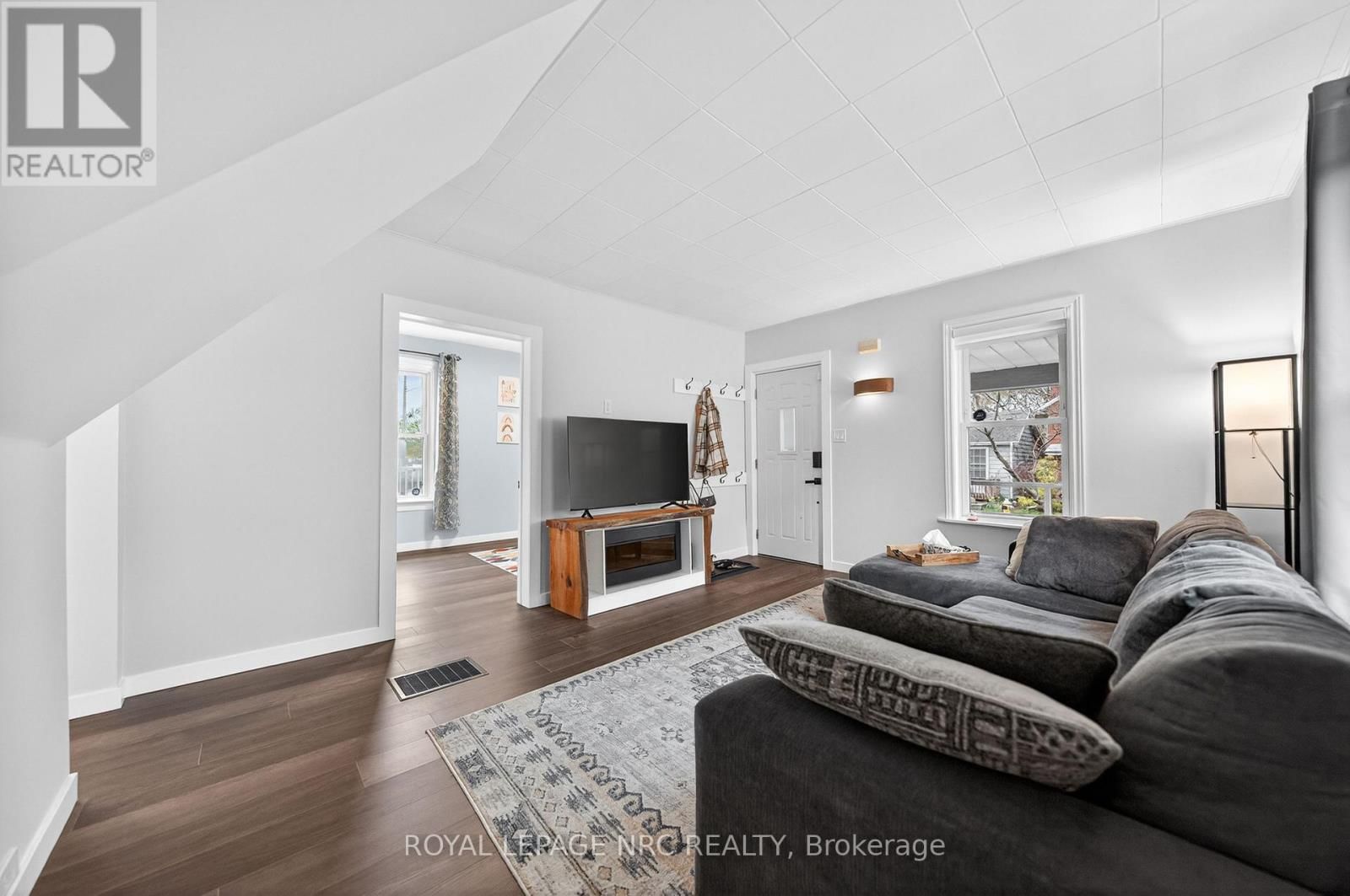 62 LOUISA STREET Image 7