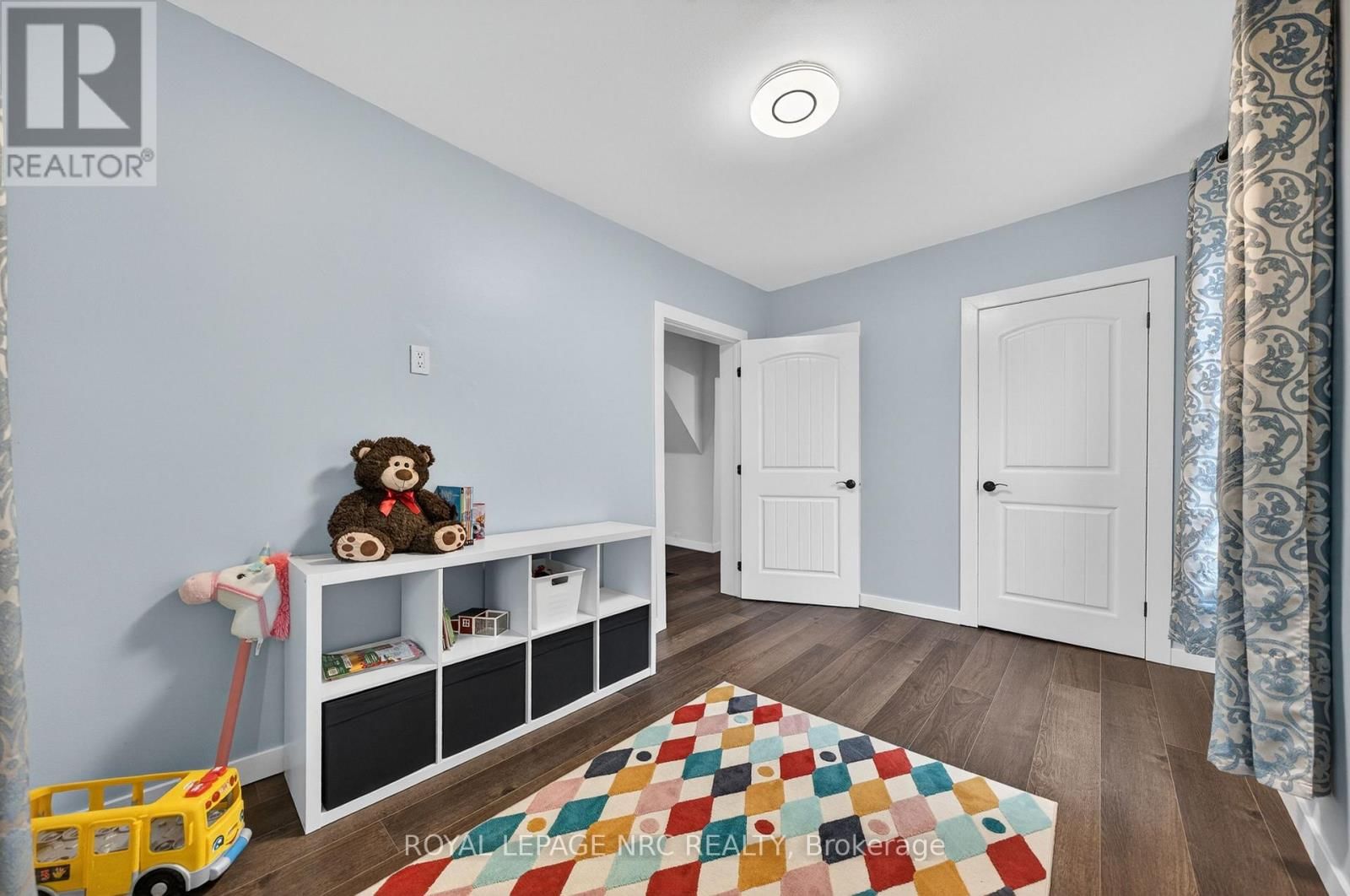 62 LOUISA STREET Image 9