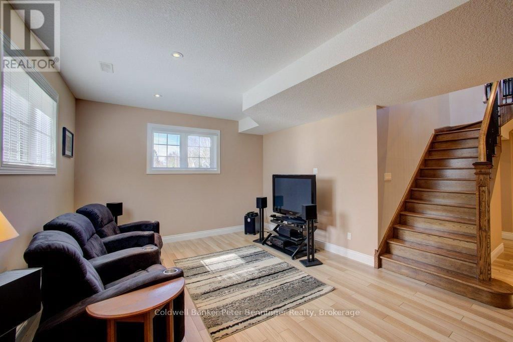 196 BIRCHWOOD AVENUE Image 25