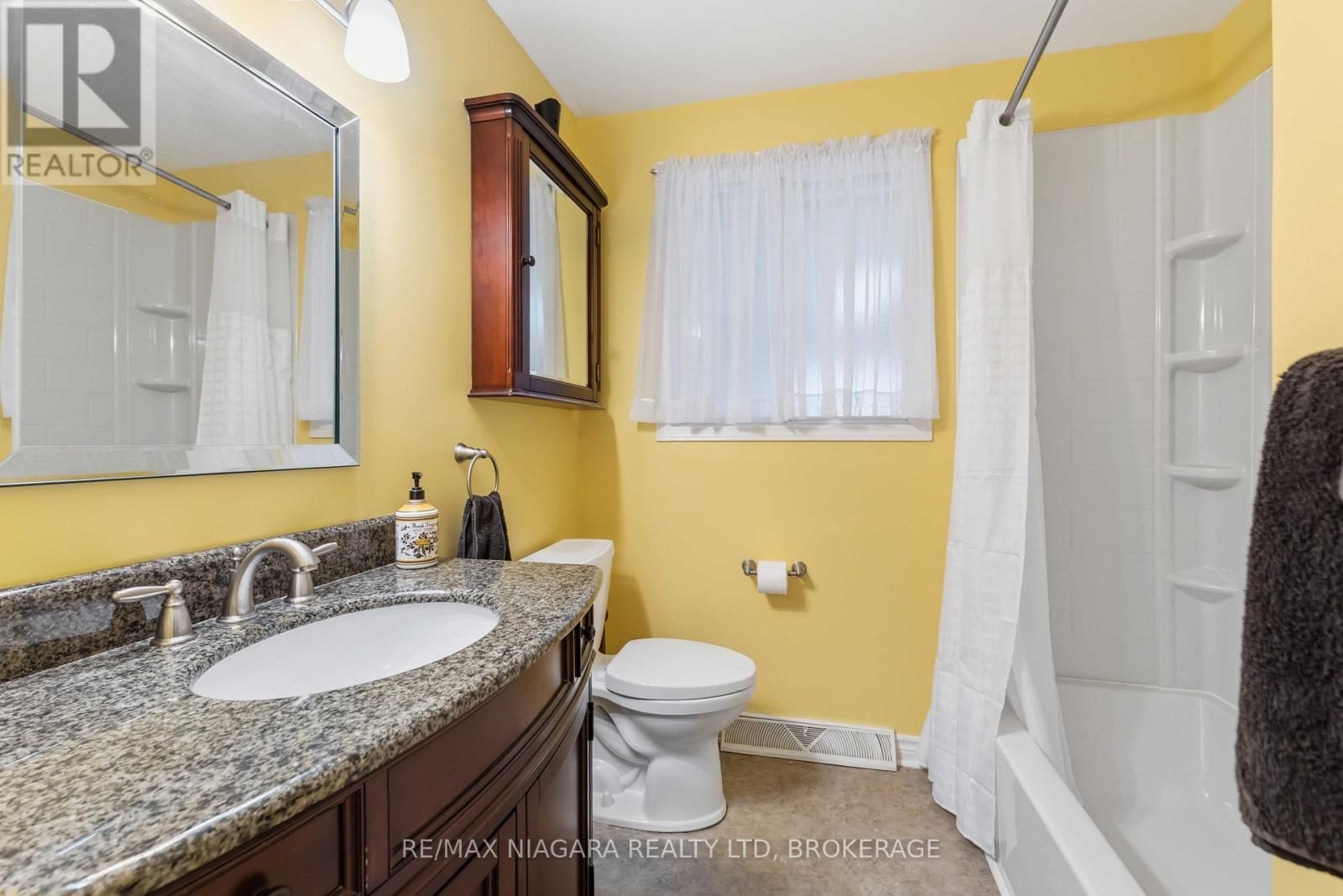 4 ROSSIE PLACE Image 13