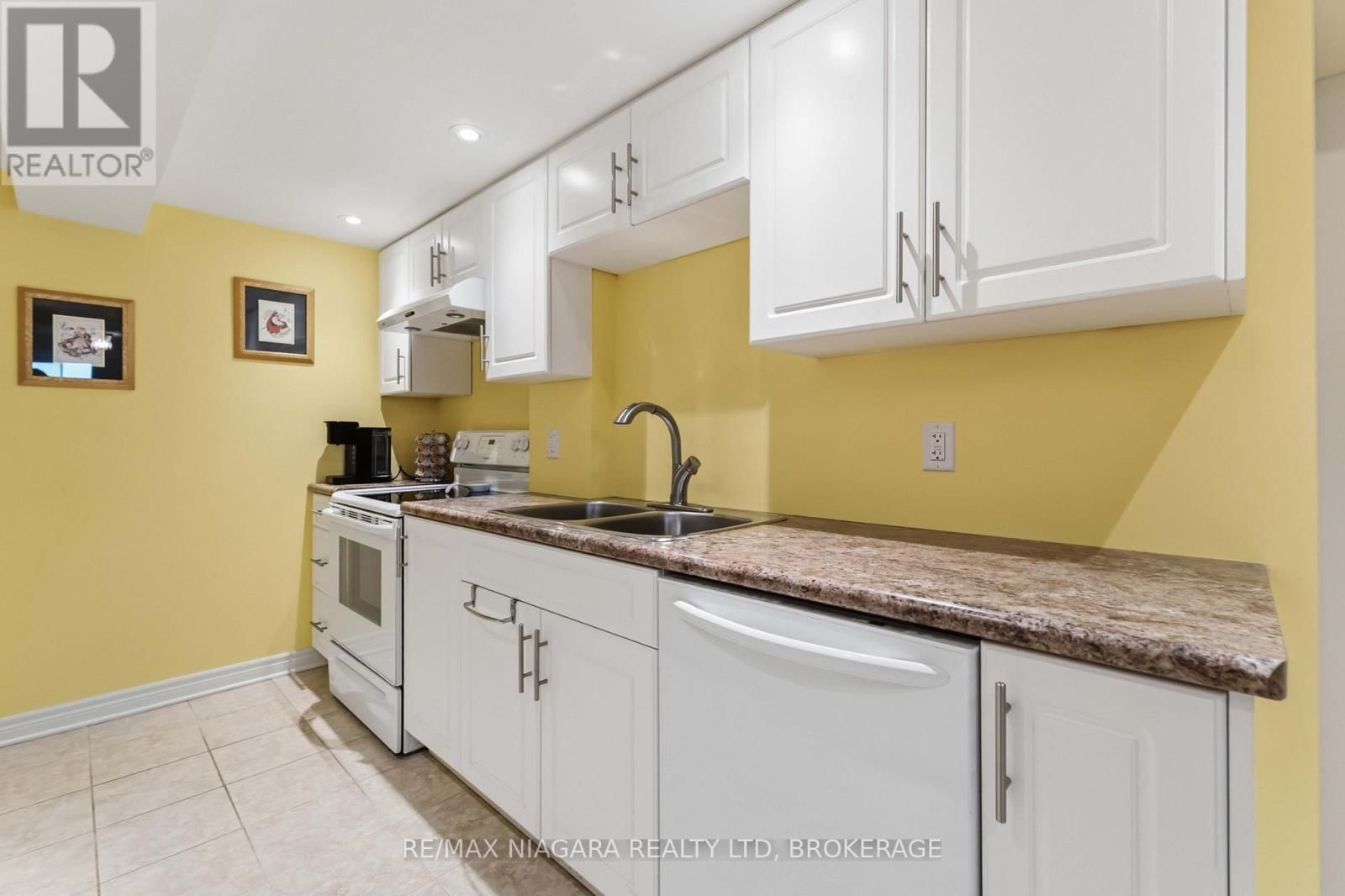 4 ROSSIE PLACE Image 19