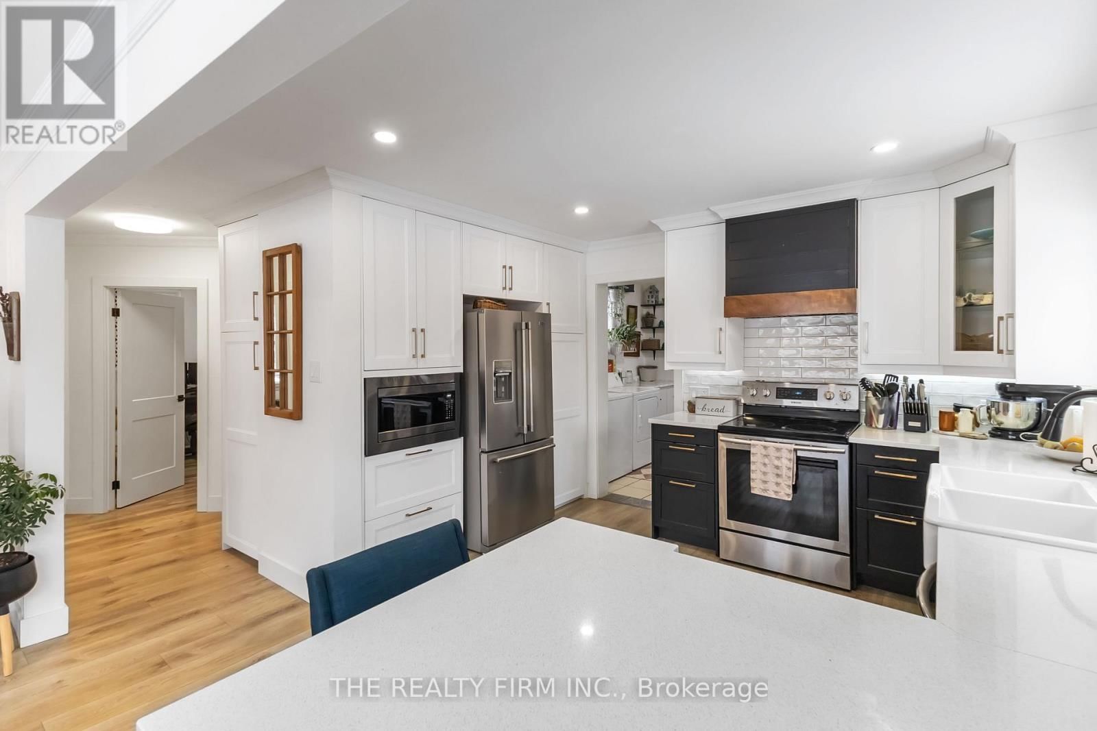 352 HALE STREET Image 16