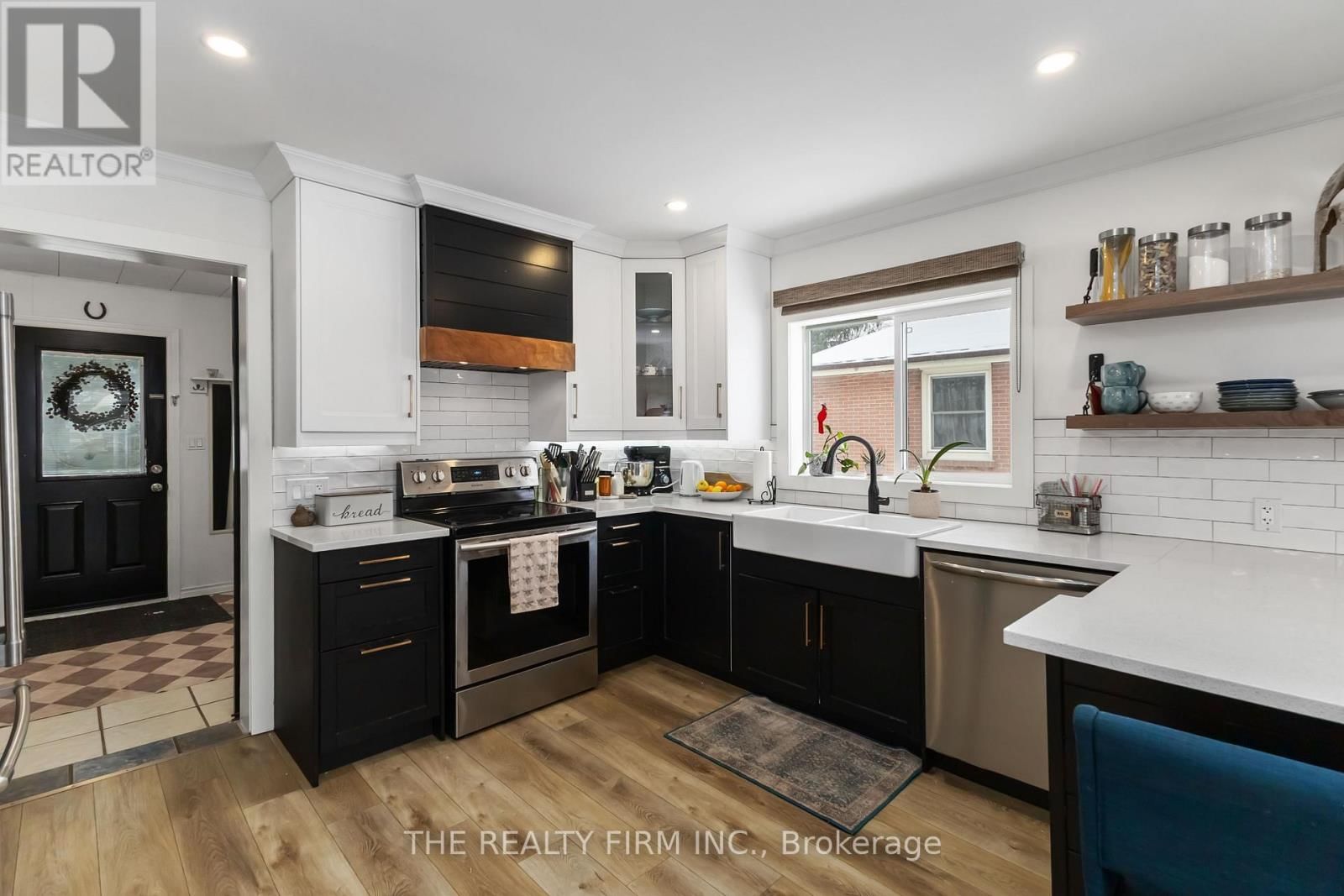 352 HALE STREET Image 17