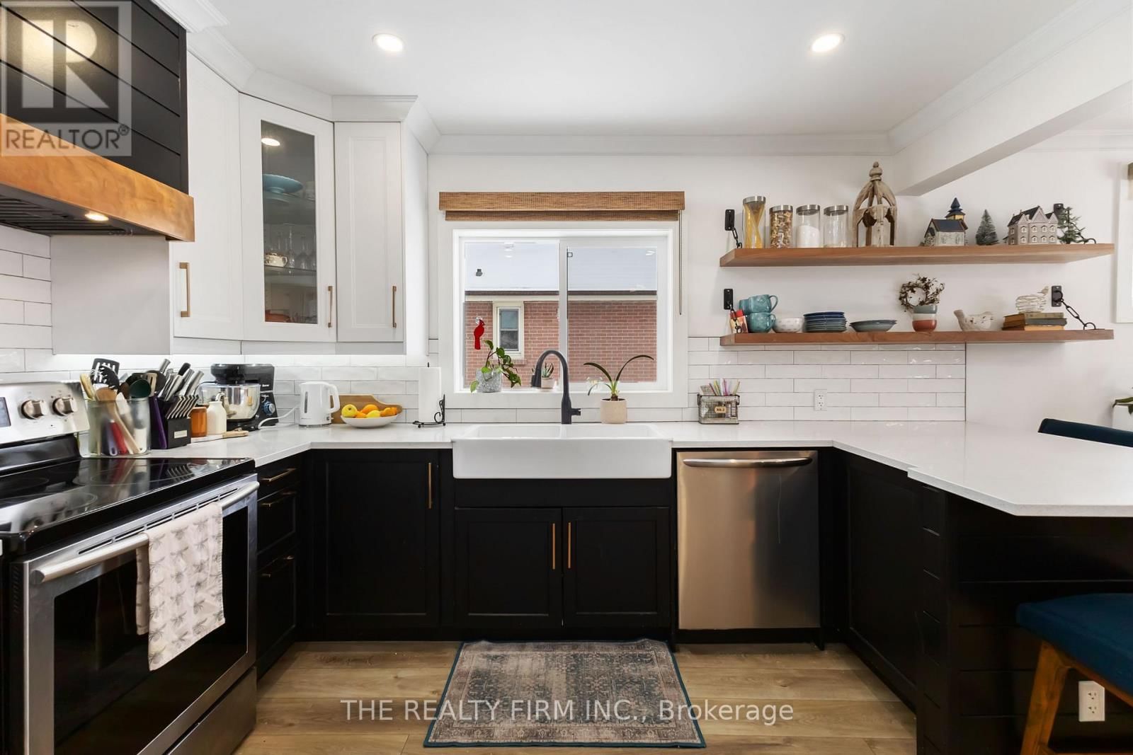 352 HALE STREET Image 19