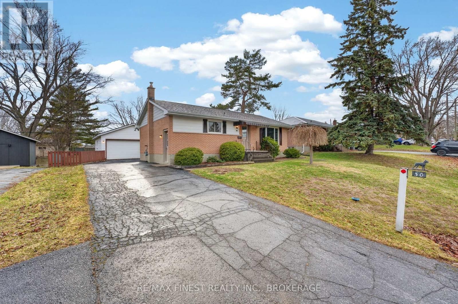 30 OXFORD CRESCENT Image 1