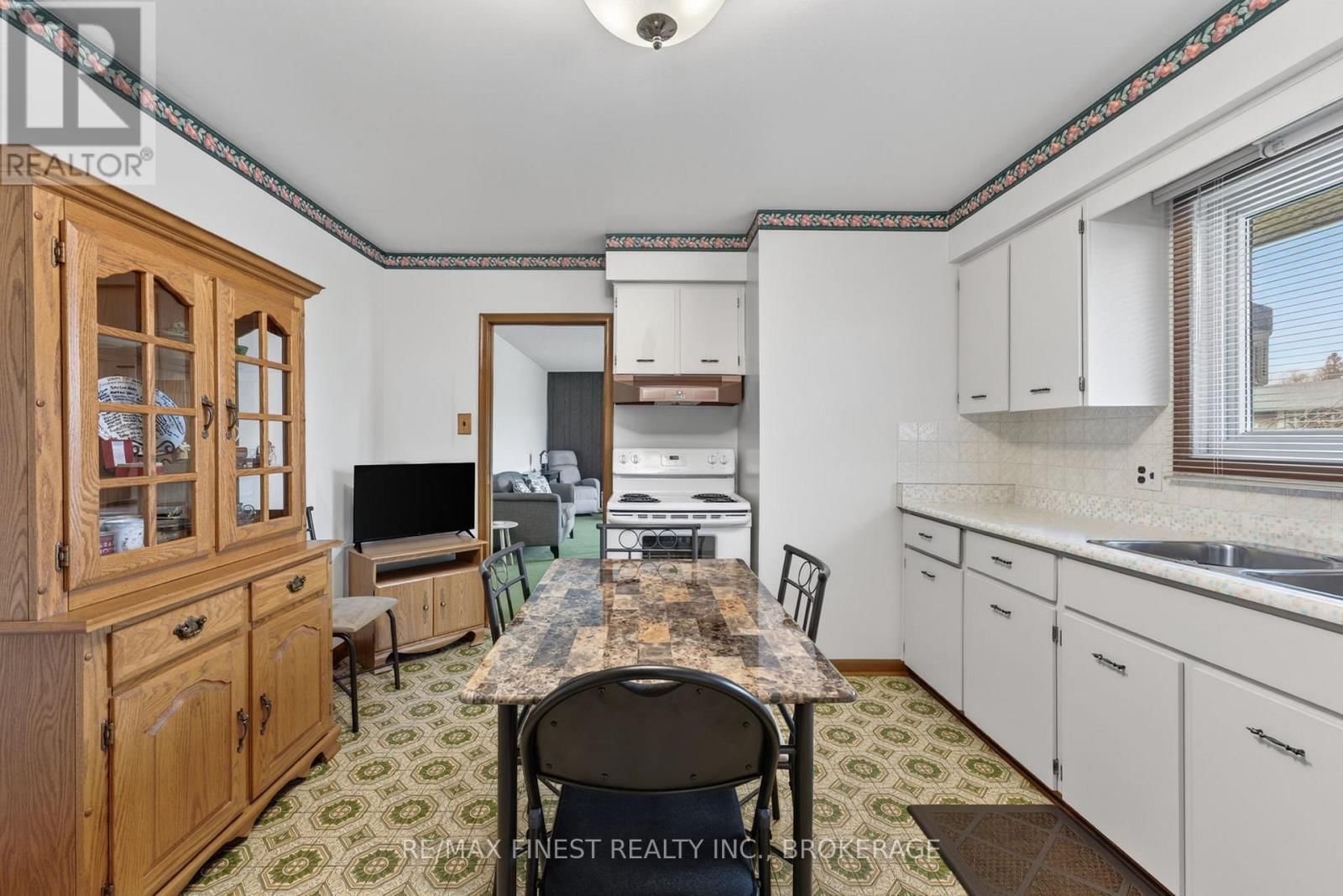 30 OXFORD CRESCENT Image 10