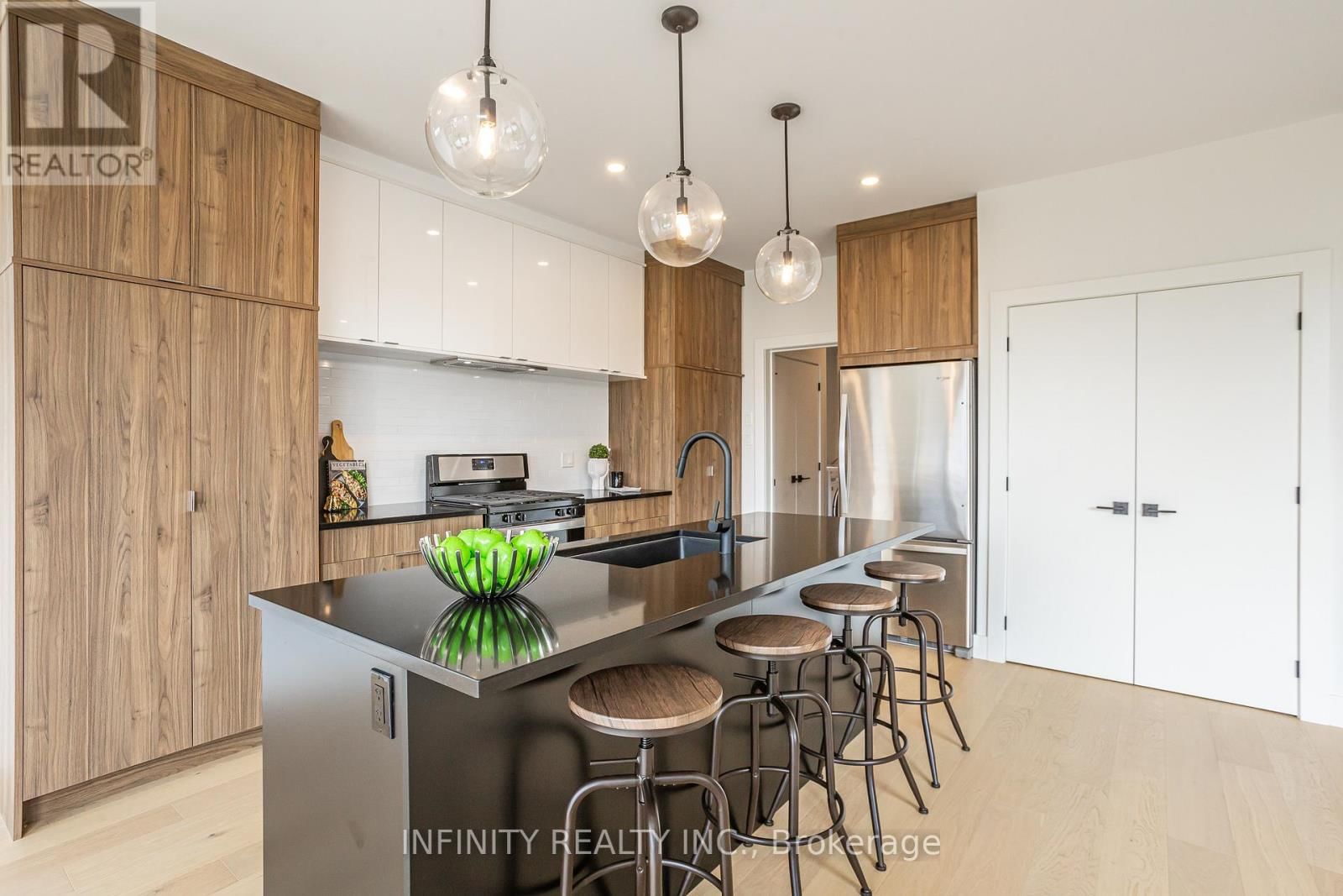 157 CRESTVIEW DRIVE Image 14