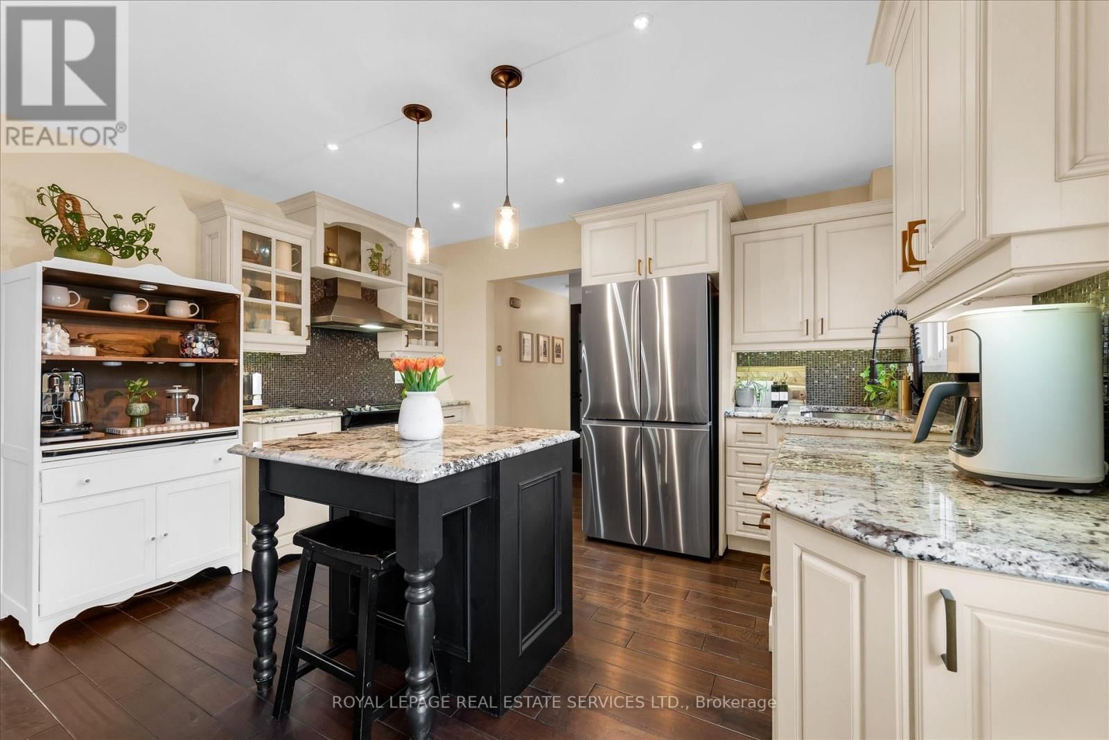 20 CASABLANCA BOULEVARD Image 12