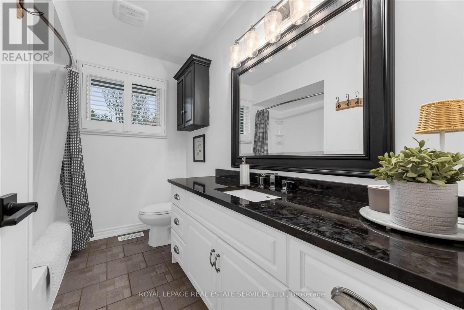 20 CASABLANCA BOULEVARD Image 22