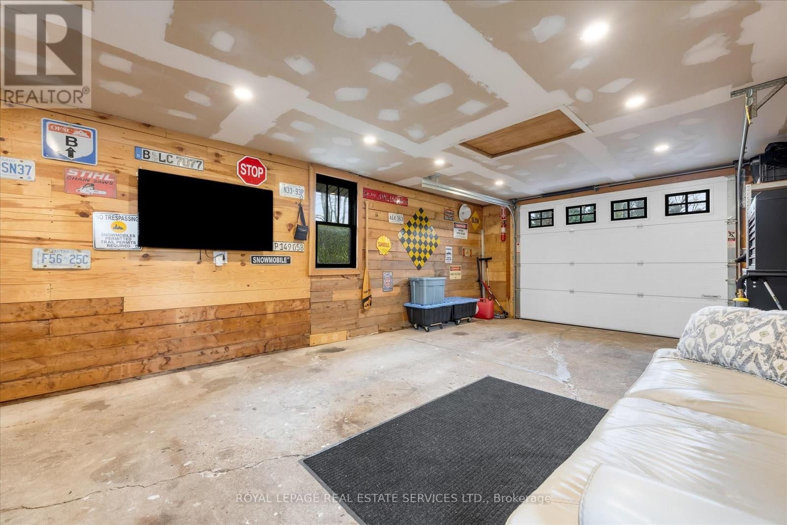 20 CASABLANCA BOULEVARD Image 40