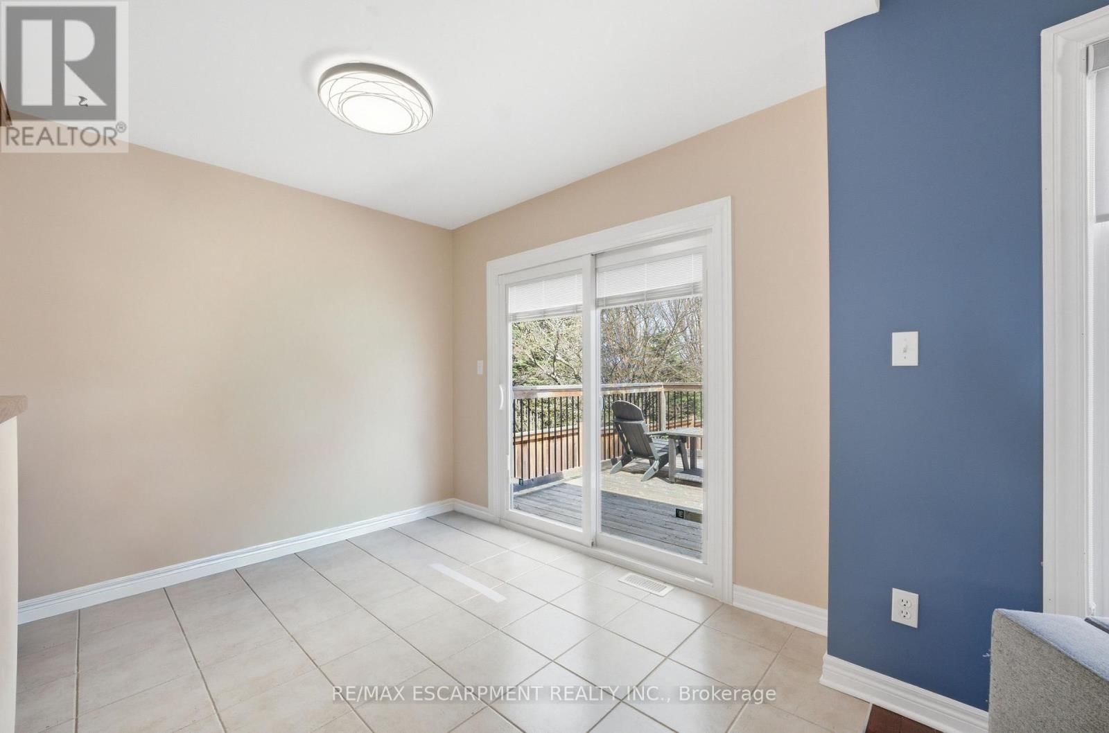 426 BARRINGTON COURT Image 11