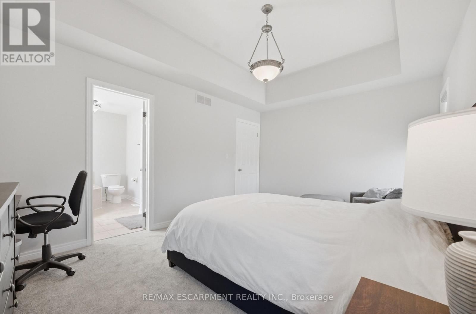 426 BARRINGTON COURT Image 14