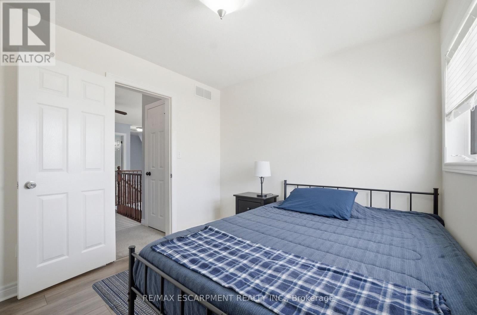 426 BARRINGTON COURT Image 21