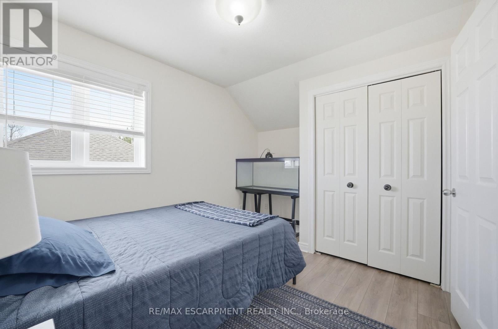 426 BARRINGTON COURT Image 22