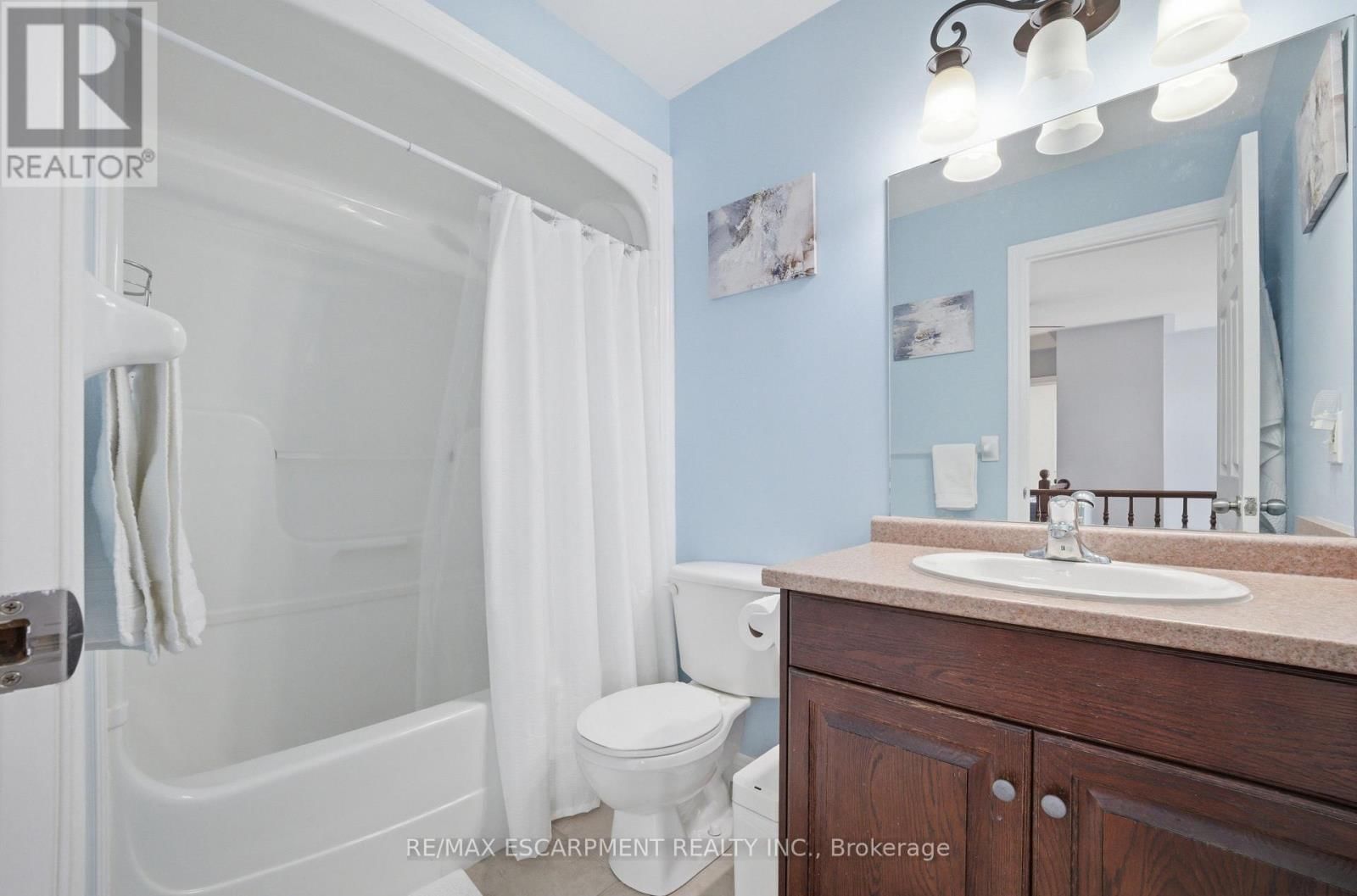 426 BARRINGTON COURT Image 23