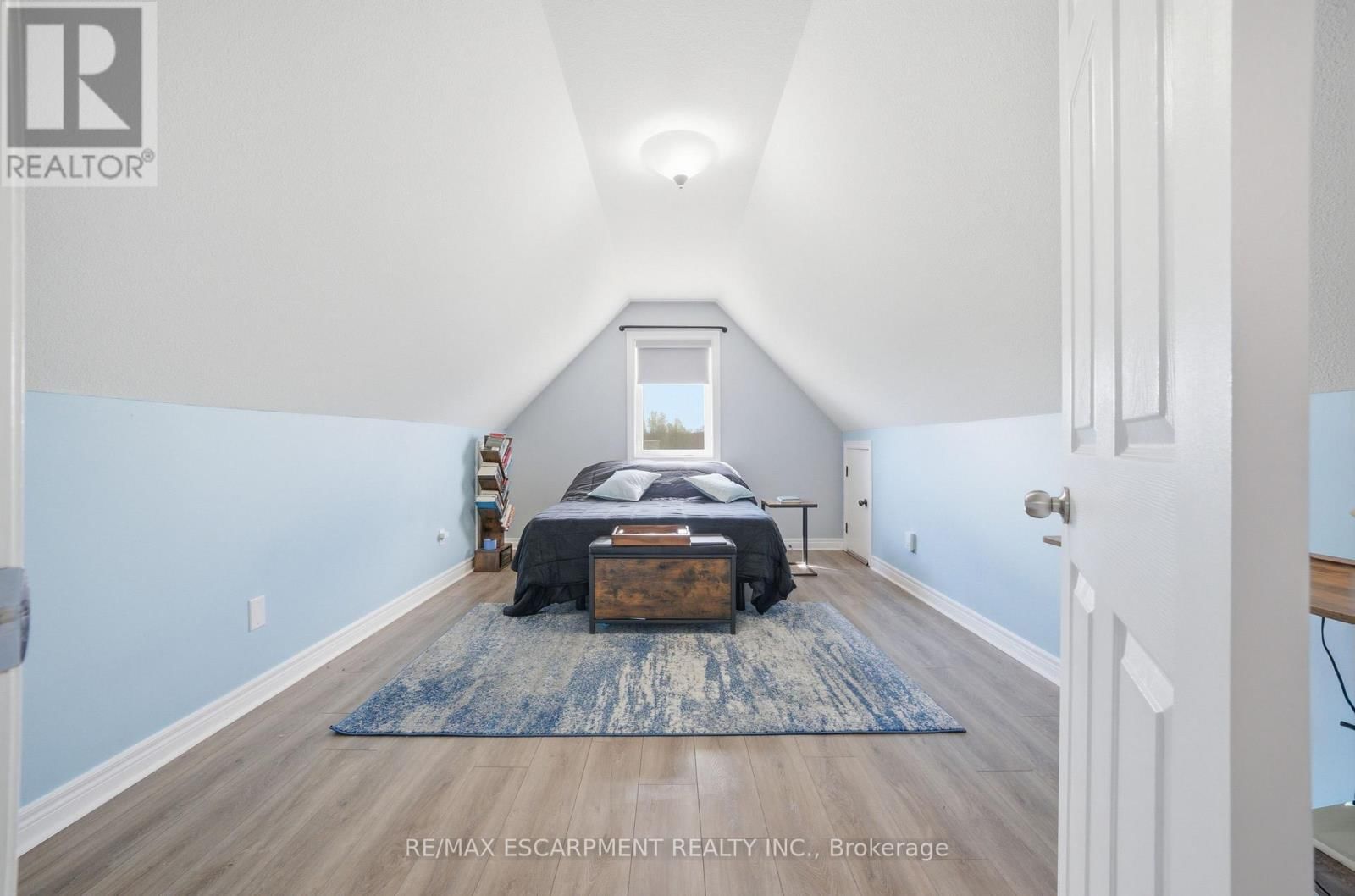 426 BARRINGTON COURT Image 25