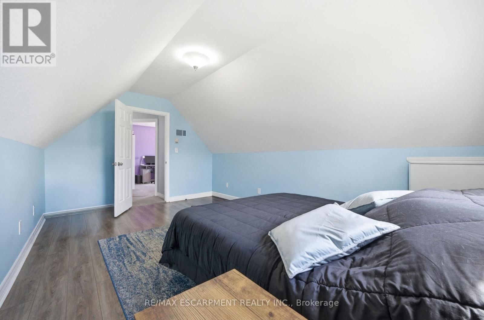 426 BARRINGTON COURT Image 26