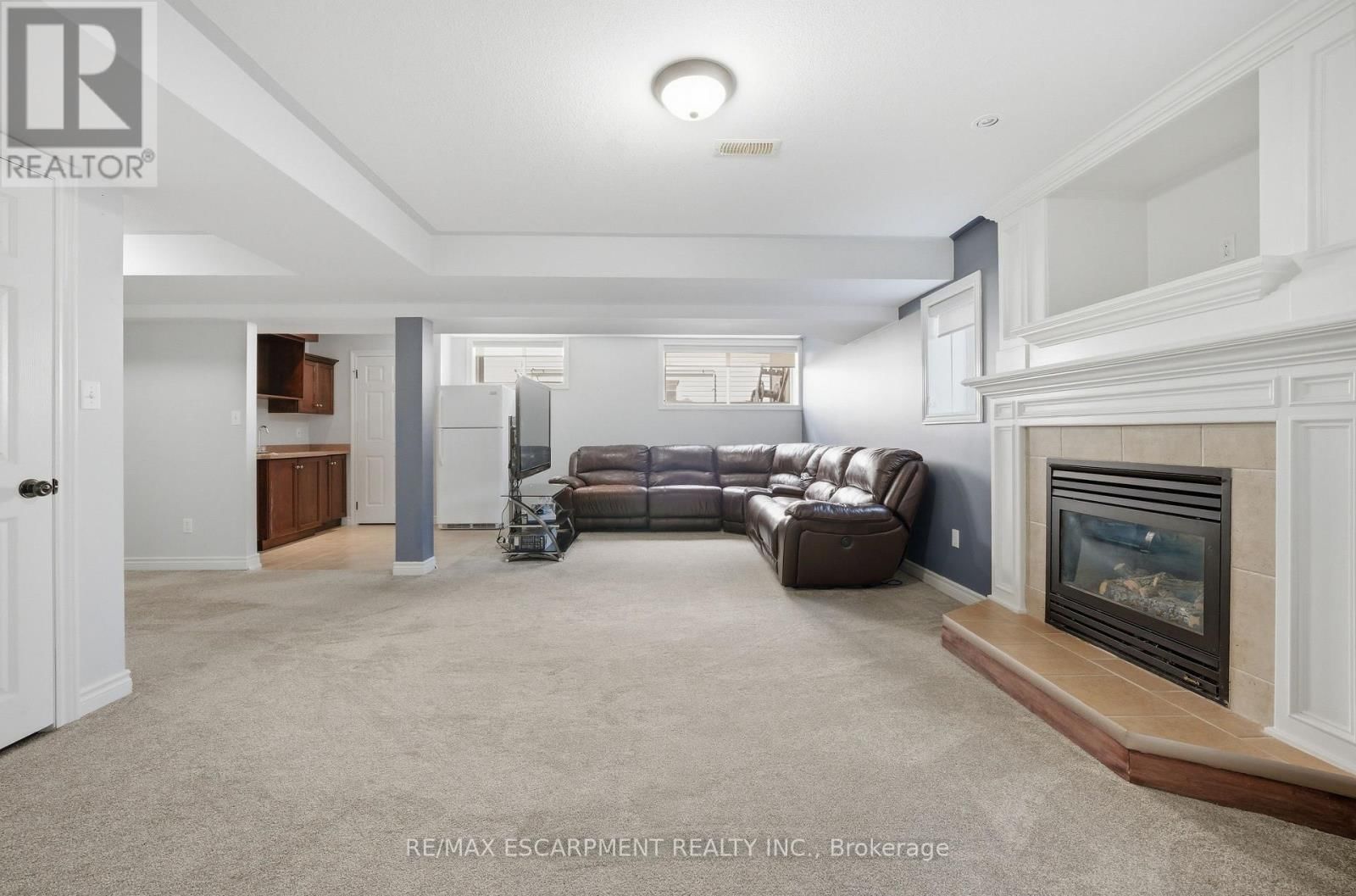 426 BARRINGTON COURT Image 29