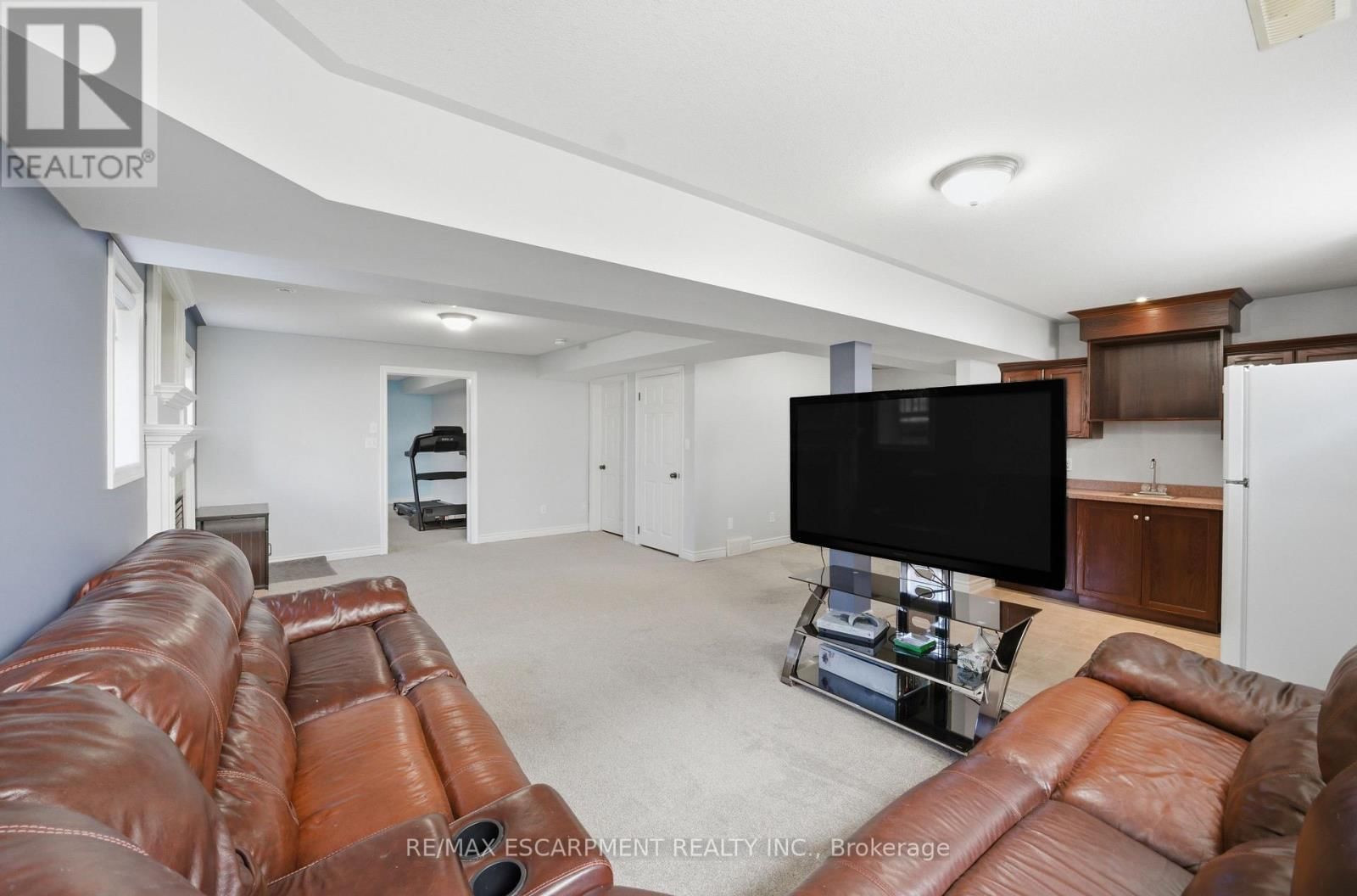 426 BARRINGTON COURT Image 30